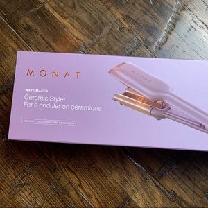 NWT - MONAT Wave Maker Ceramic Iron